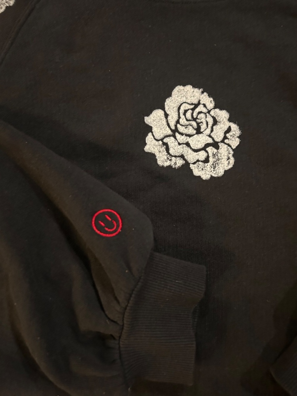 Just Madison Black Floral Sweatshirt Medium Rose Print Pullover Cozy - Picture 2 of 4
